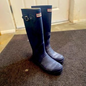 Tall Hunter Boots - sz US 7 matte deep purple colour